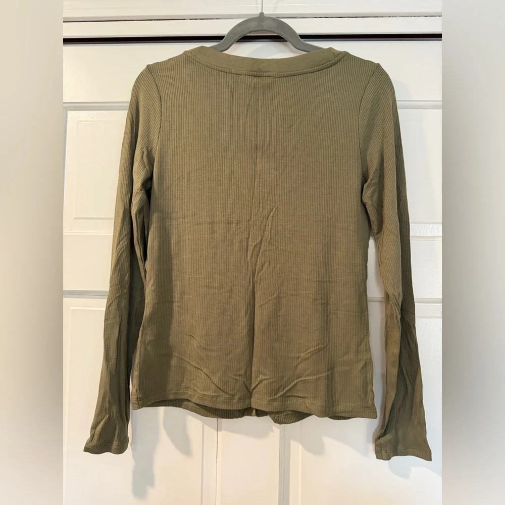 NWT Green Banana Republic Factory Soft Touch Ribbed Button-down Top - Size Small - Picture 3 of 5
